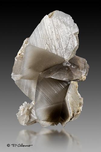 Calcita<br />Sant Roc Hermitage, Gurb, Comarca Osona, Gerona / Girona, Catalonia / Catalunya, Spain<br />4cm x 5,5cm x 2,5cm<br /> (Autor: Pere Alonso)