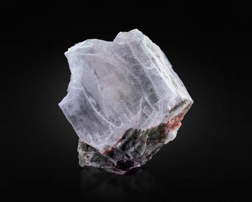 Natrosilite<br />Palitra pegmatite, Karnasurt Mine, Karnasurt Mountain, Lovozero Massif, Kola Peninsula, Murmanskaja Oblast, Northern Region, Russia<br />13 x 9.5 x 12 cm / main crystal: 12.2 cm.<br /> (Author: MIM Museum)