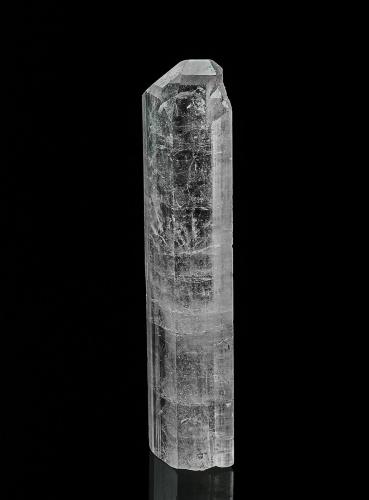 Topaz<br />Ushiroyama, Naegi, Nakatsugawa, Prefectura Gifu, Región Chubu, Isla Honshu, Japón<br />4.8 x 1.1 cm<br /> (Author: am mizunaka)