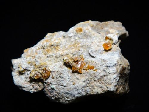 Wulfenita<br />Mina Stefanie, Zona minera Bleiberg, Bad Bleiberg, Distrito Villach-Land, Carintia/Kärnten, Austria<br />6 x 3 cm.<br /> (Autor: Antonio P. López)