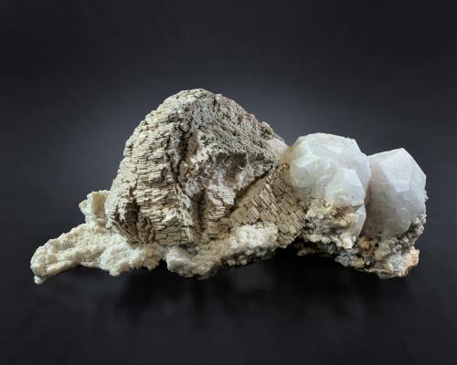Beryllonite with Pollucite<br />Prospección Boulachi, Valle Roundu, Distrito Skardu, Gilgit-Baltistan (Áreas del Norte), Paquistán<br />60 x 35 x 27 cm / main crystal: 36.0 cm.<br /> (Author: MIM Museum)