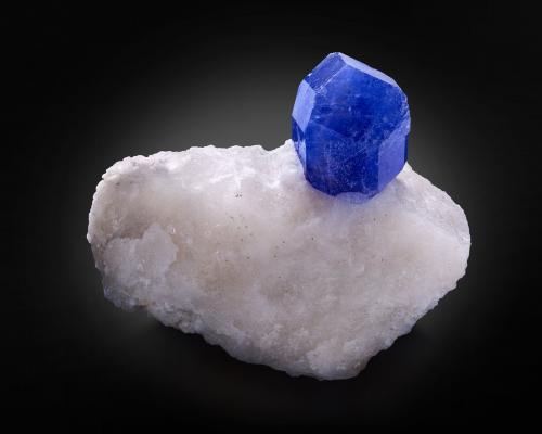 Sodalite (variety hackmanite) on Calcite<br />Pitwak Mine, Ladjuar Medam, Sar-e Sang, Koksha Valley, Khash & Kuran Wa Munjan Districts, Badakhshan Province, Afghanistan<br />6.5 x 3 x 5 cm / main crystal: 2.4 cm<br /> (Author: MIM Museum)