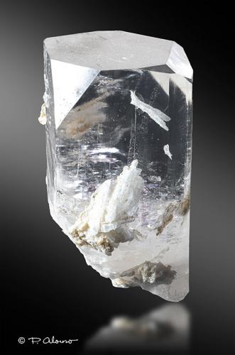 Topacio<br />Shigar Valley, Shigar District, Gilgit-Baltistan (Northern Areas), Pakistan<br />3,5cm x 7cm x 4cm<br /> (Autor: Pere Alonso)
