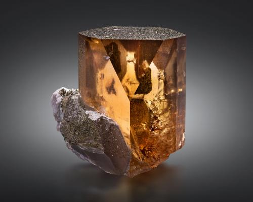 Topaz with Quartz, Albite and Epidote<br />Valle Shigar, Distrito Shigar, Gilgit-Baltistan (Áreas del Norte), Paquistán<br />11 x 6 x 7 cm / main crystal: 8.9 cm.<br /> (Author: MIM Museum)