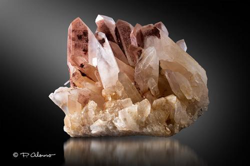 Cuarzo (variedad hematoideo)<br />Distrito Antalaha, Región Sava, Provincia Antsiranana, Madagascar<br />7cm x 6cm x 5,5cm<br /> (Autor: Pere Alonso)