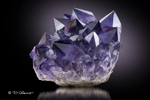 Cuarzo (variedad amatista)<br />Departamento Artigas, Uruguay<br />10cm x 7cm x 10cm<br /> (Autor: Pere Alonso)