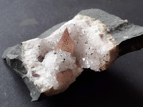 Calcite, Quartz, Goethite<br />Juchem Quarry, Niederwörresbach, Herrstein, Hunsrück, Rhineland-Palatinate/Rheinland-Pfalz, Germany<br />7 x 5,5 cm<br /> (Author: Volkmar Stingl)