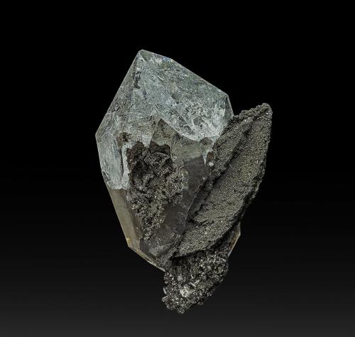 Quartz, Pyrite<br />Benchmark Quarry, St. Johnsville, Montgomery County, New York, USA<br />4.8 x 4.2 cm<br /> (Author: am mizunaka)