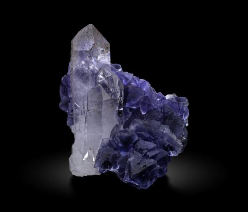 Fluorite, Quartz<br />Ajmer District, Rajasthan, India<br />2 x 2.5 cm<br /> (Author: Antonio Nazario)