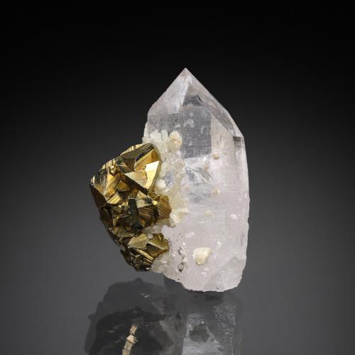 Quartz, Chalcopyrite<br />Yaogangxian Mine, Yizhang, Chenzhou Prefecture, Hunan Province, China<br />2.1 x 1.5 x 3 cm<br /> (Author: Antonio Nazario)