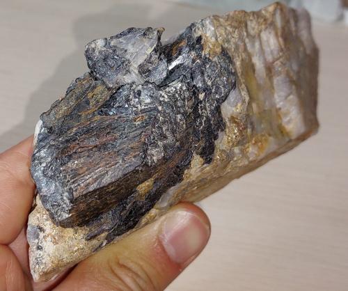 Ferberita<br />Robregordo, Comarca Sierra Norte, Comunidad de Madrid, España<br />5cm x 8cm x 15cm<br /> (Autor: srm13151)