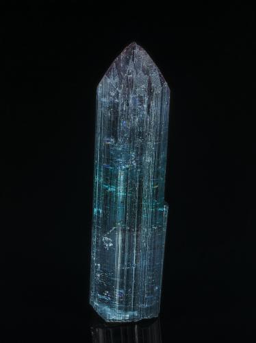 Elbaite<br />Pederneira claim, São José da Safira, Governador Valadares, Vale do Rio Doce, Minas Gerais, Brazil<br />5.2 x 1.4 cm<br /> (Author: am mizunaka)