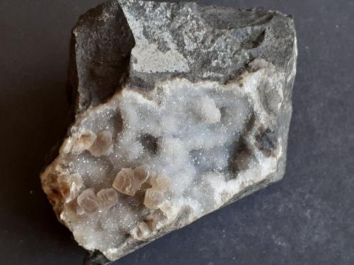 Calcite, Quartz<br />Wildon (former Weitendorf), Leibnitz District, Styria/Steiermark, Austria<br />10 x 7 cm<br /> (Author: Volkmar Stingl)