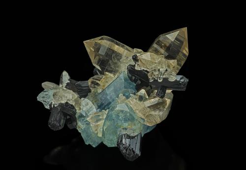 Beryl (variety aquamarine), Quartz, Schorl, Topaz<br />Erongo Mountain, Usakos, Erongo Region, Namibia<br />6.1 x 4.5 cm<br /> (Author: am mizunaka)