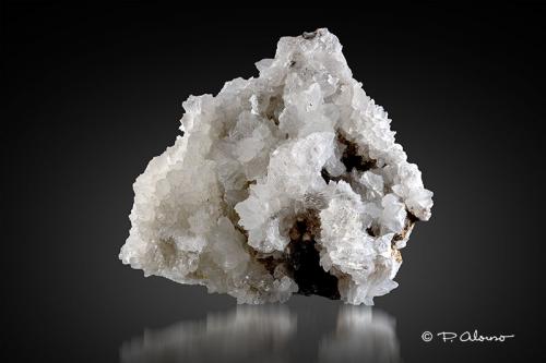 Calcita<br />Sansón Quarry, Santa Creu d'Olorda, Collserola Mountains, Sant Feliu de Llobregat, Comarca Baix Llobregat, Barcelona, Catalonia / Catalunya, Spain<br />11cm x 10cm x 5,5cm<br /> (Autor: Pere Alonso)
