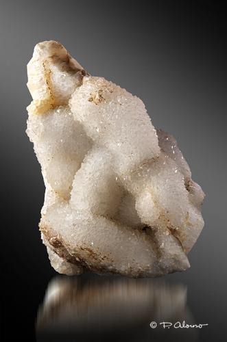 Cuarzo (variedad lechoso)<br />Concesión La Piedad, Arbúcies, Comarca La Selva, Massís del Montseny, Gerona / Girona, Cataluña / Catalunya, España<br />12cm x 19cm x 8cm<br /> (Autor: Pere Alonso)