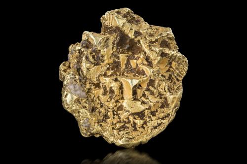 Gold<br />Andreye-Yulyevsky Mine, Plastovsky District, Chelyabinsk Oblast, Ural Federal District, Russia<br />5.5 x 5 x 2 cm / main crystal: 1.6 cm<br /> (Author: MIM Museum)