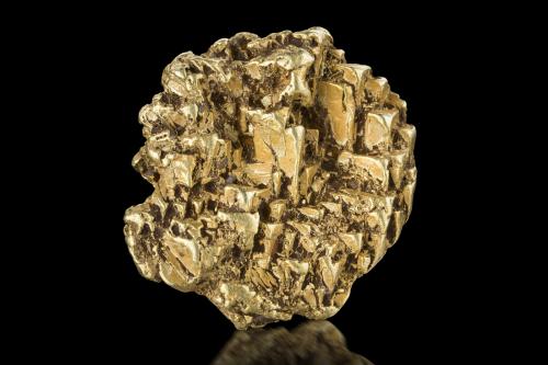 Gold<br />Andreye-Yulyevsky Mine, Plastovsky District, Chelyabinsk Oblast, Ural Federal District, Russia<br />5.5 x 5 x 2 cm / main crystal: 1.6 cm<br /> (Author: MIM Museum)