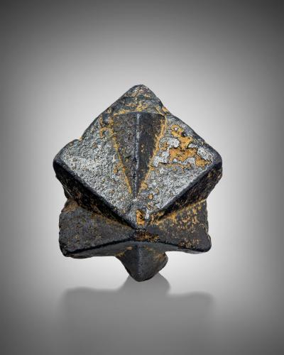 Uraninite<br />Chaung-gyi-ah-le-ywa, Chaung-gyi, Mogok Township, Pyin-Oo-Lwin District, Mandalay Region (Mandalay Division), Myanmar (Burma)<br />2 x 2 x 1.5 cm<br /> (Author: MIM Museum)