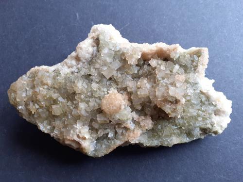 Calcite, Mottramite, Dolomite<br />Tsumeb Mine, Tsumeb, Otjikoto Region, Namibia<br />10,5 x 6,5 cm<br /> (Author: Volkmar Stingl)