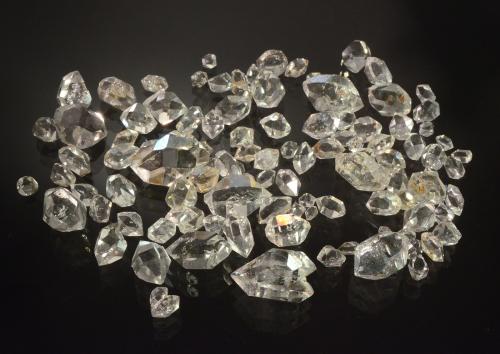 Quartz var. Herkimer diamond<br />Mina Ace of Diamonds, Middleville, Newport, Condado Herkimer, New York, USA<br />Largest crystal is 2.3 cm in length<br /> (Author: Michael Shaw)