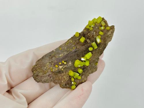 Pyromorphite<br />Yangjiang Prefecture, Guangdong Province, China<br />6.6 x 3.1 x 2.5 cm<br /> (Author: Jordi Fabre)