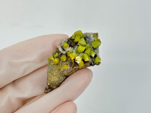 Pyromorphite<br />Yangjiang Prefecture, Guangdong Province, China<br />4.5 x 2 x 1.3 cm<br /> (Author: Jordi Fabre)