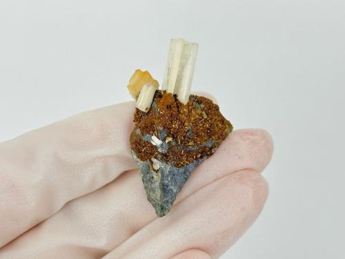 Cerussite<br />Yangjiang Prefecture, Guangdong Province, China<br />4 x 2.8 x 1.5 cm<br /> (Author: Jordi Fabre)