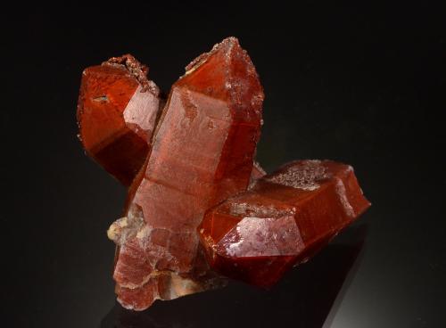 Quartz<br />Toufassmame (Izizauen), Comunidad Alnif, Provincia Tinghir, Región Drâa-Tafilalet, Marruecos<br />7.0 x 6.4 x 5.9 cm<br /> (Author: Michael Shaw)