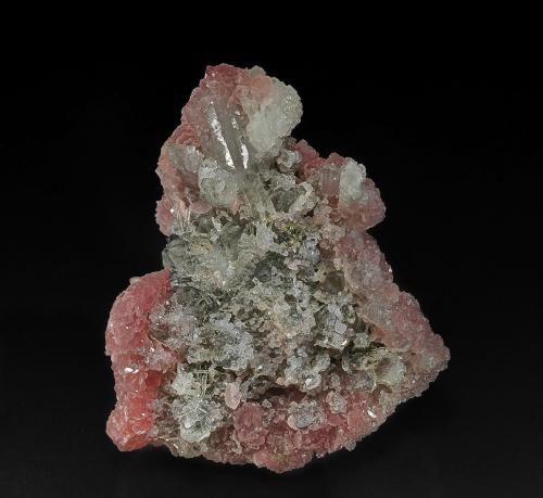 Rhodochrosite, Quartz, Fluorite<br />Mina Wutong, Liubao, Cangwu, Prefectura Wuzhou, Región Autónoma Guangxi Zhuang, China<br />5.7 x 6.2 cm<br /> (Author: am mizunaka)