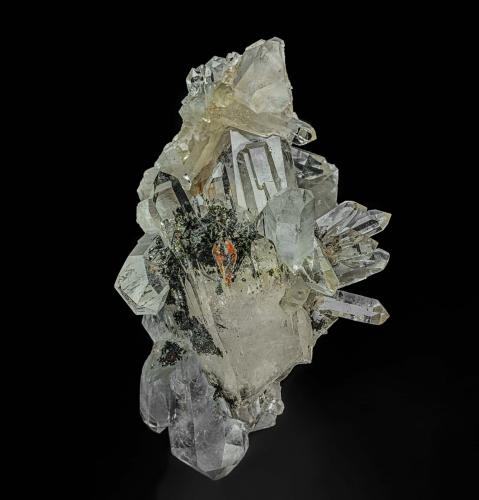 Quartz, Epidote<br />Smerwick (Ard na Caithne), County Kerry, Munster Province, Northern Ireland / United Kingdom<br />8.6 x 5.5 cm<br /> (Author: am mizunaka)