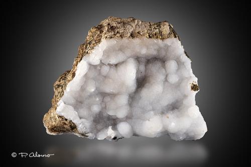 Calcita<br />Turó de Montcada Quarry, Montcada i Reixac, Comarca Vallès Occidental, Barcelona, Catalonia / Catalunya, Spain<br />8,5cm x 7cm x 4cm<br /> (Autor: Pere Alonso)