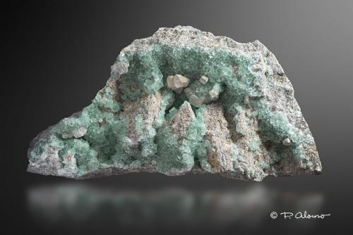 Fluorita + Calcita<br />Pedrera Berta, Turó de Can Domènech, Serra de Roques Blanques, Sant Cugat del Vallès-El Papiol, Comarca Vallès Occidental / Baix Llobregat, Barcelona, Cataluña / Catalunya, España<br />21cm x 19cm x 8cm<br /> (Autor: Pere Alonso)