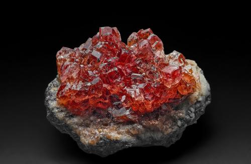 Rhodochrosite<br />Mina N'Chwaning II, Zona minera N'Chwaning, Kuruman, Kalahari manganese field (KMF), Provincia Septentrional del Cabo, Sudáfrica<br />4.7 x 3.4 cm<br /> (Author: am mizunaka)