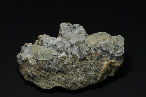 Calcite, Quartz, Ilvaite, Hedenbergite<br />Tochibora deposit, Kamioka Mine, Hida City, Gifu Prefecture, Chubu Region, Honshu Island, Japan<br />10.0 x 5.4 cm<br /> (Author: am mizunaka)
