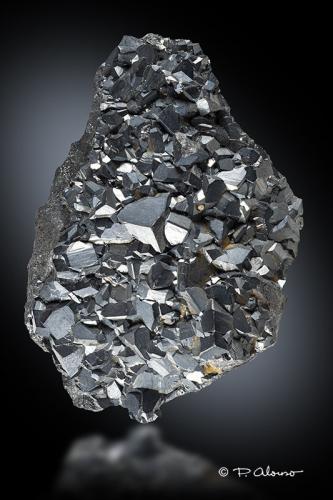 Tenantita<br />Julcani Mine, Julcani District, Angaraes Province, Huancavelica Department, Peru<br />6,5cm x 4,5cm x 2cm<br /> (Autor: Pere Alonso)