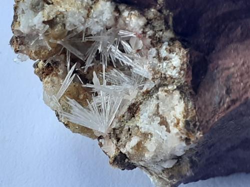 Aragonite, Magnesite, Quartz<br />Mühlbachgraben, Fieberbrunn, Kitzbühel District, North Tyrol, Tyrol/Tirol, Austria<br />FoV ca. 2 x 1,5 cm<br /> (Author: Volkmar Stingl)