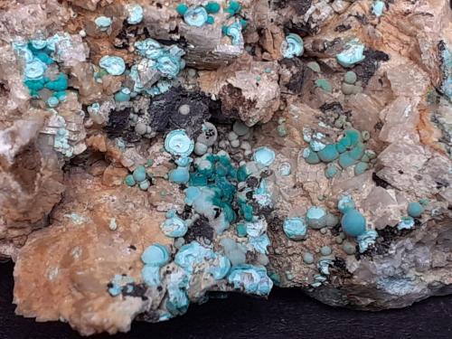 Theisite, Malachite, Dolomite<br />Ringenwechsel Mining District, Troi, District Schwaz, Inn Valley, North Tyrol, Tyrol/Tirol, Austria<br />7,5 x 4 cm<br /> (Author: Volkmar Stingl)