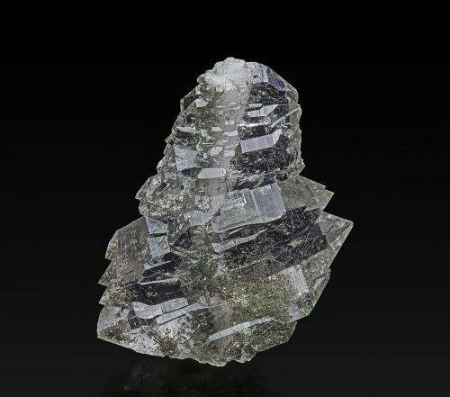 Quartz (variety faden) with Chlorite inclusions<br />Lex Blanche Glacier, Monte Bianco Massif (Mont Blanc Massif), Courmayeur, Aosta Valley (Val d'Aosta), Italy<br />5.0 x 4.5 cm<br /> (Author: am mizunaka)