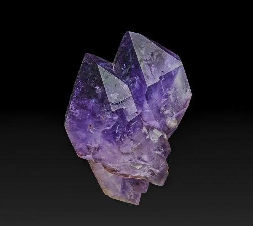 Quartz (variety amethyst)<br />Kidder Lane amethyst locality, Southborough, Worcester County, Massachusetts, USA<br />5.0 x 3.8 cm<br /> (Author: am mizunaka)