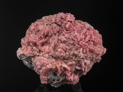 Rhodochrosite<br />Mina Osarizawa, Kazuno, Prefectura Akita, Región Tohoku, Isla Honshu, Japón<br />7.6 x 6.2 cm<br /> (Author: am mizunaka)