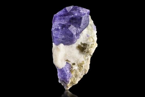 Sodalite on Calcite and with Phlogopite<br />Deo Darrah, Khash & Kuran Wa Munjan Districts, Badakhshan Province, Afghanistan<br />8 x 4 x 12.5 cm / main crystal: 7.3 cm<br /> (Author: MIM Museum)