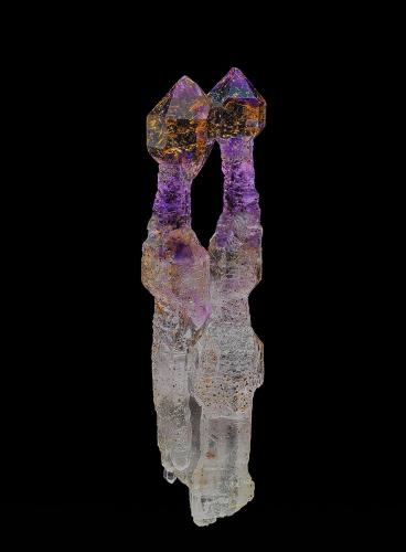 Quartz (variety amethyst)<br />Karur District, Tamil Nadu, India<br />4.1 x 1.1 cm<br /> (Author: am mizunaka)