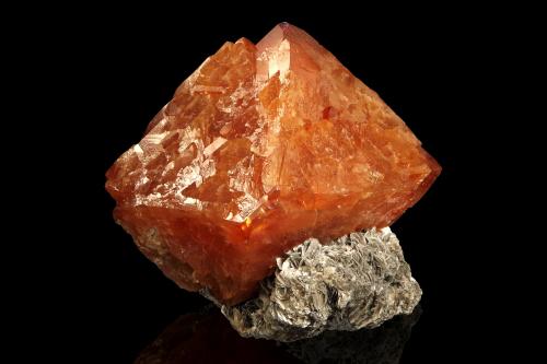 Scheelite on Muscovite<br />Pingwu Mine, Huya township, Mount Xuebaoding, Pingwu, Mianyang Prefecture, Sichuan Province, China<br />14 x 12.5 x 11 cm<br /> (Author: MIM Museum)