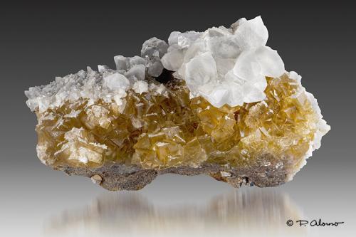 Fluorita + Calcita<br />Mina Moscona, El Llano, Solís, Corvera de Asturias, Comarca Avilés, Principado de Asturias (Asturias), España<br />16cm x 10,5cm x 7cm<br /> (Autor: Pere Alonso)
