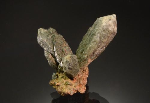 Quartz (variety prase)<br />Sinerechenskoe, Primorsky Krai, Rusia<br />4.2 x 3.7 x 2.8 cm<br /> (Author: Michael Shaw)