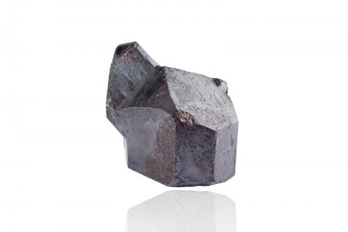 Rutile<br />Graves Mountain, Lincoln County, Georgia, USA<br />8 x 7.5 x 9.5 cm / main crystal: 9 cm<br /> (Author: MIM Museum)