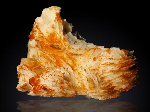 Vanadinite and Baryte<br />Mibladen (Mibladen mining district), Midelt, Midelt Province, Drâa-Tafilalet Region, Morocco<br />106 mm x 74 mm x 40 mm<br /> (Author: Firmo Espinar)
