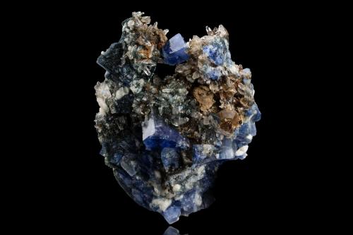 Carletonite with Quartz and Siderite<br />Poudrette Quarry, Mont Saint-Hilaire, La Vallée-du-Richelieu RCM, Montérégie, Québec, Canada<br />4 x 2.5 x 5.5 cm / main crystal: 1.3 cm<br /> (Author: MIM Museum)