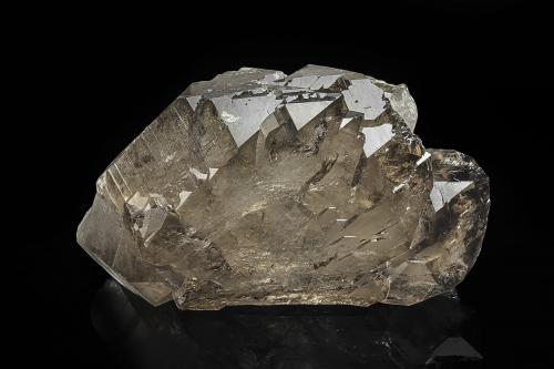 Quartz (variety smoky quartz)<br />Glacier de l'Argentière, Mont Blanc Massif, Chamonix, Haute-Savoie, Auvergne-Rhône-Alpes, France<br />10.9 x 6.8 x 3.8 cm<br /> (Author: am mizunaka)